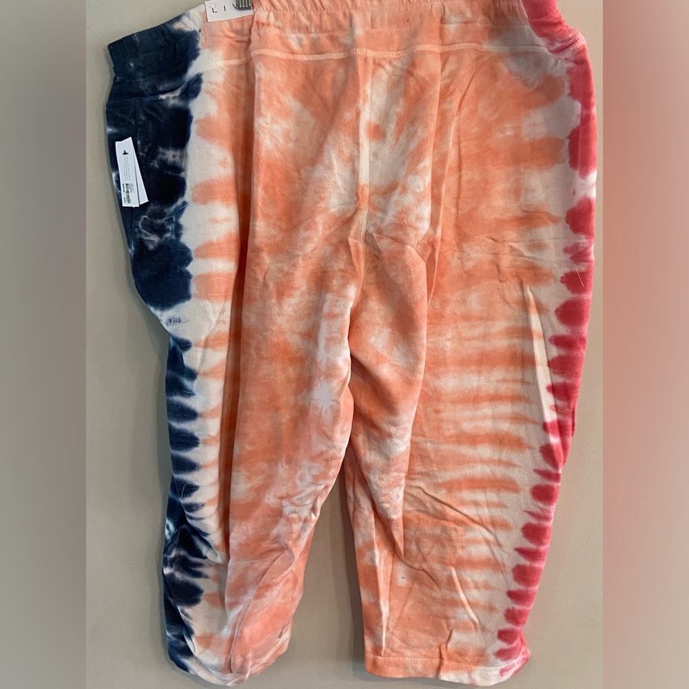 - LIVI activewear Capri, light, orange, red and blue new with tags size 26/28
